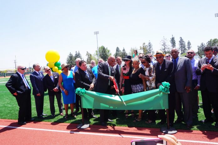 Lott ribbon cutting