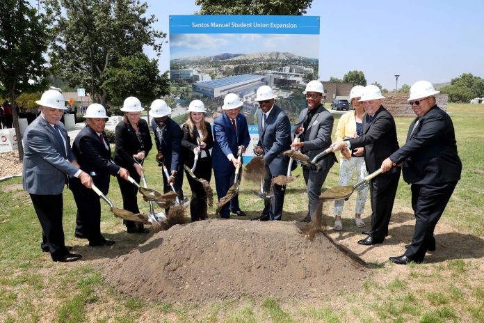 Student-union-shovels