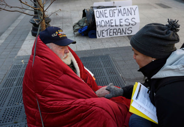 Homeless-veteran-on-street